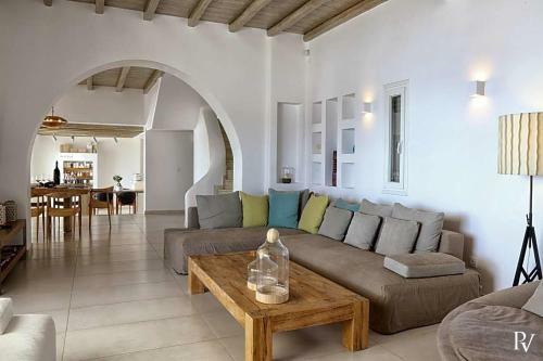 Agrari Villa Sleeps 24 With Pool Air Con And Wifi