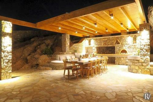 Agrari Villa Sleeps 24 With Pool Air Con And Wifi