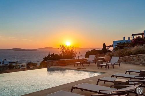 Costa Ilios Villa Sleeps 16 With Pool And Air Con