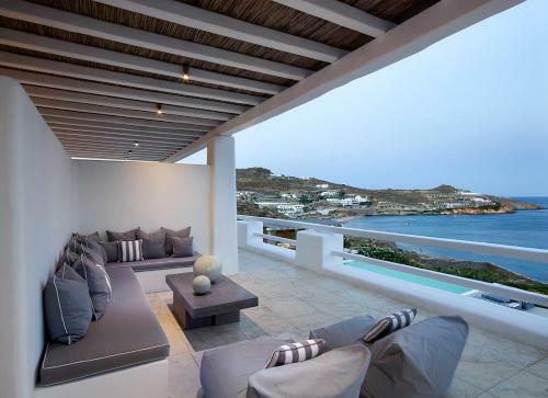 Villa In Paraga Sleeps 16 With Pool And Air Con