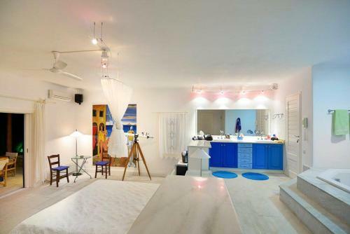 Paraga Villa Sleeps 20 With Pool And Air Con