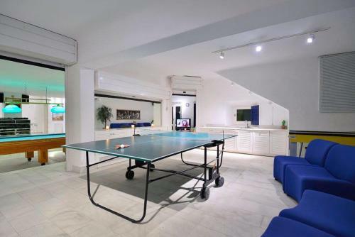 Paraga Villa Sleeps 20 With Pool And Air Con
