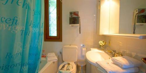 Peekaboo Shared Pool Villa