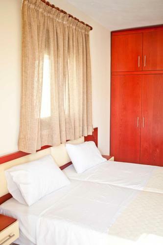 Aselinos Villa Sleeps 6 With Pool Air Con And Wifi