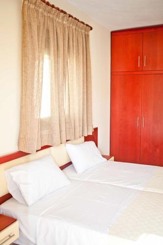Aselinos Villa Sleeps 6 With Pool Air Con And Wifi
