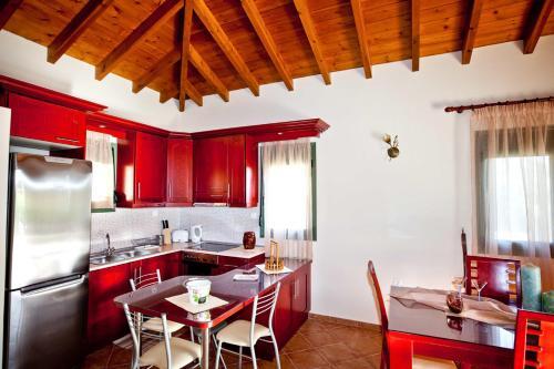Aselinos Villa Sleeps 6 With Pool Air Con And Wifi