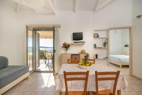 Gialova Villa Sleeps 2 Pool Air Con Wifi