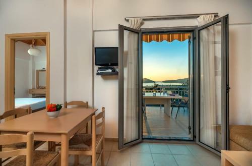 Gialova Villa Sleeps 2 Pool Air Con Wifi