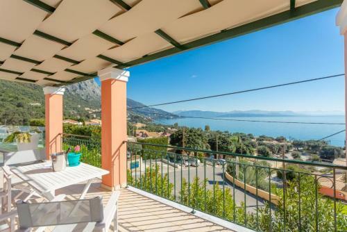 Akti Barbati Villa Tria