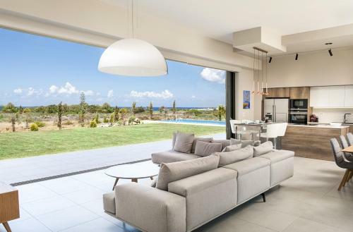 Stavros Villa Sleeps 10 With Pool Air Con And Wifi