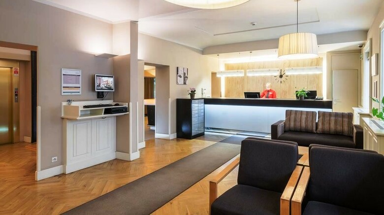 Three Crowns Hotel