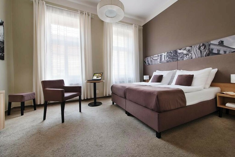 Three Crowns Hotel