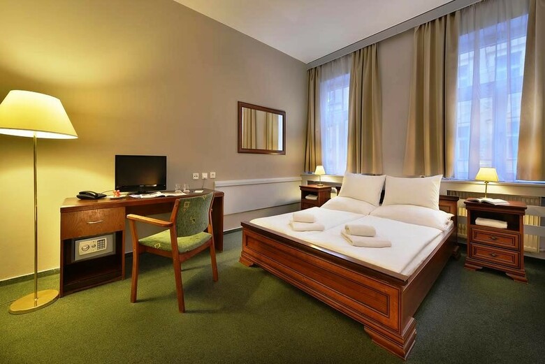 Three Crowns Hotel