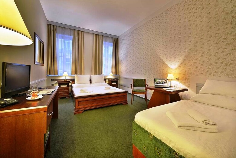 Three Crowns Hotel