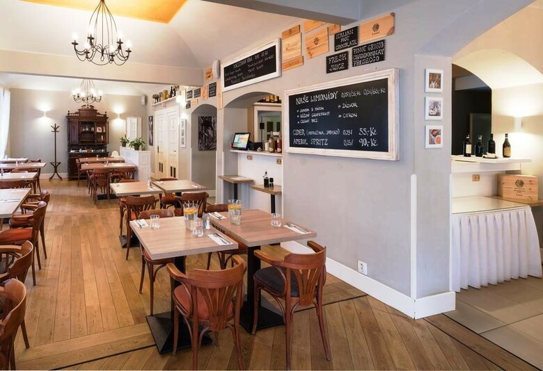 Three Crowns Hotel