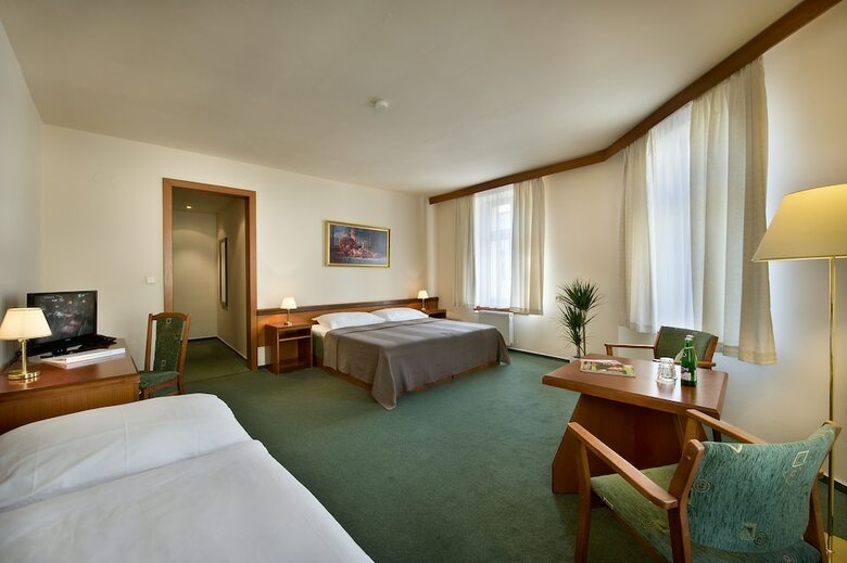 Three Crowns Hotel