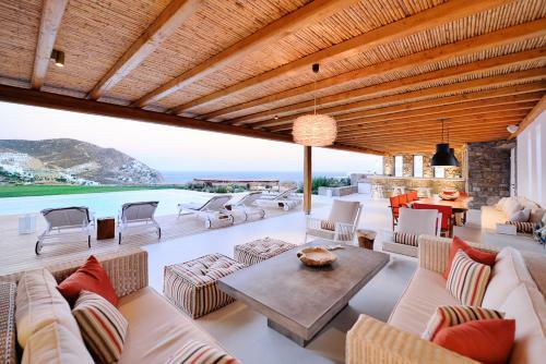 Villa In Elia Sleeps 8 With Pool And Air Con