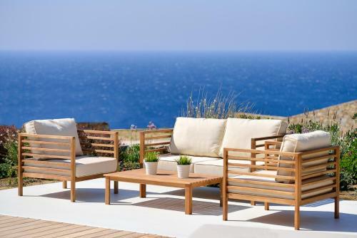 Villa In Elia Sleeps 8 With Pool And Air Con