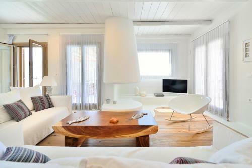 Villa In Elia Sleeps 8 With Pool And Air Con