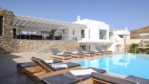 Elia Villa Sleeps 14 With Pool And Air Con
