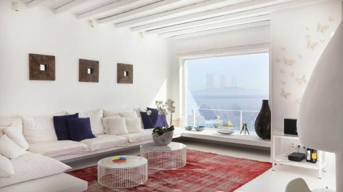 Elia Villa Sleeps 14 With Pool And Air Con