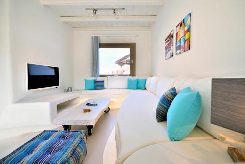 Villa In Elia Sleeps 6 With Pool And Air Con