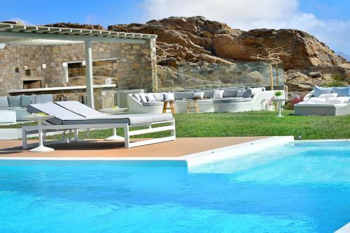 Elia Villa Sleeps 12 With Pool And Air Con