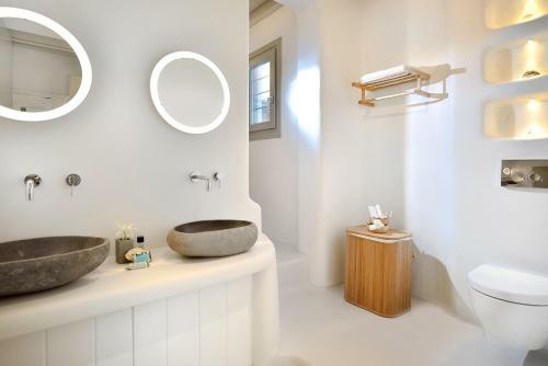 Elia Villa Sleeps 12 With Pool And Air Con