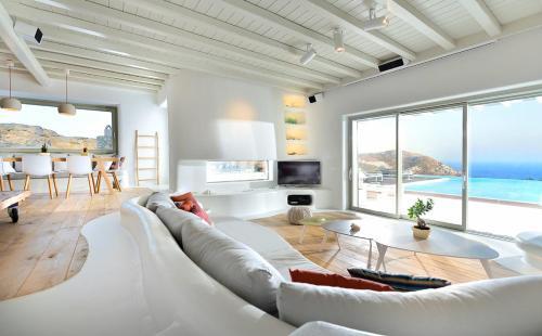 Elia Villa Sleeps 12 With Pool And Air Con