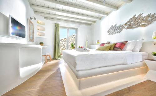 Elia Villa Sleeps 12 With Pool And Air Con