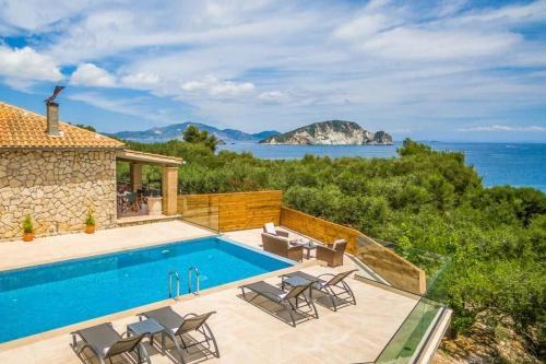 Marathias Villa Sleeps 4 Pool Air Con Wifi
