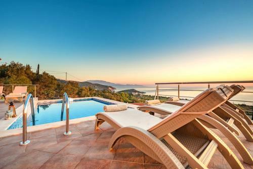 Varvara Villa Sleeps 4 With Pool Air Con And Wifi