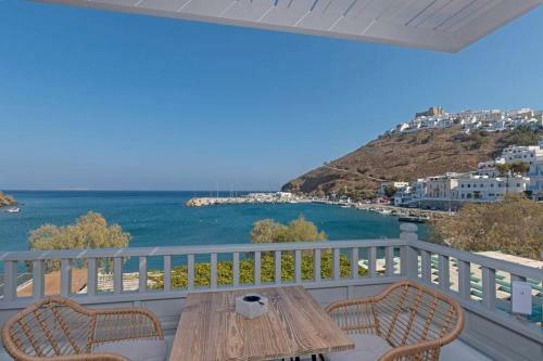 Deluxe Apartment Over The Sea