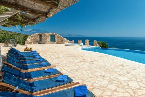 Korithi Villa Sleeps 9 With Pool Air Con And Wifi
