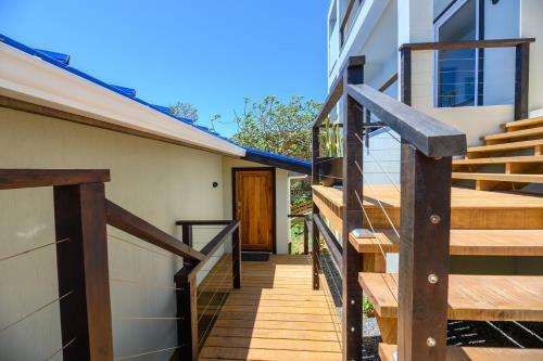 Hostal Villa Topaz Above West Bay With 360 Degree Views!