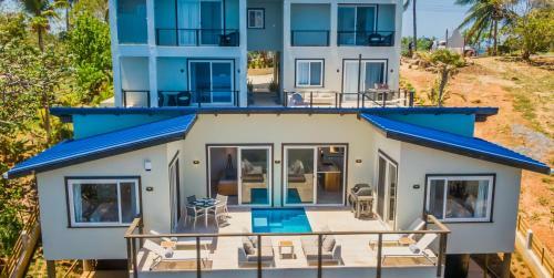 Hostal Villa Topaz Above West Bay With 360 Degree Views!