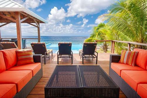 Villa Vivaro Roatan North House