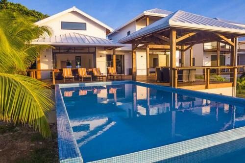Villa Vivaro Roatan North House