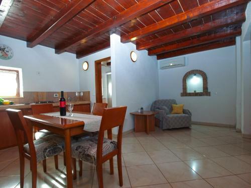 Apartments Helena 1992