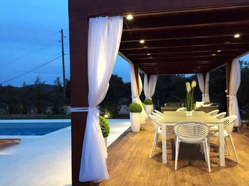 Luxury Villa Reina