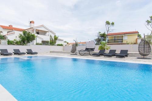 House Luxury Stone Villa Vir