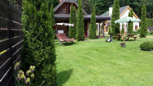 Forest Edge Lodge And House