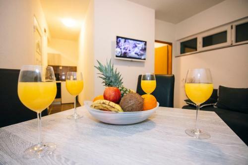 Beachfront Apartments With Private Parking Ae1183