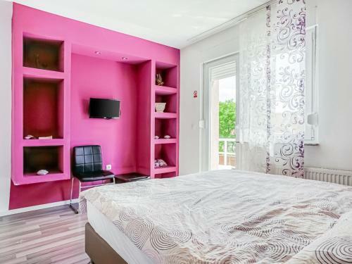 Spacious Holiday Home In Vukovar With Swimming Pool