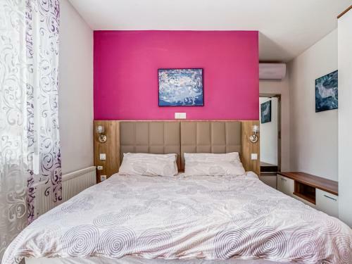 Spacious Holiday Home In Vukovar With Swimming Pool