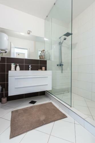 Hoplite 2br Apartment Near Centre