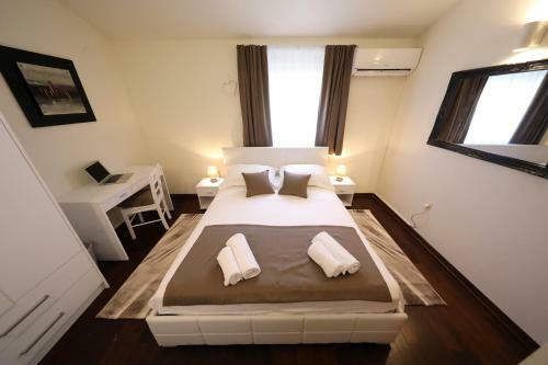 Bellevue Hill Apartment