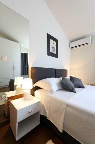 Bellevue Hill Apartment