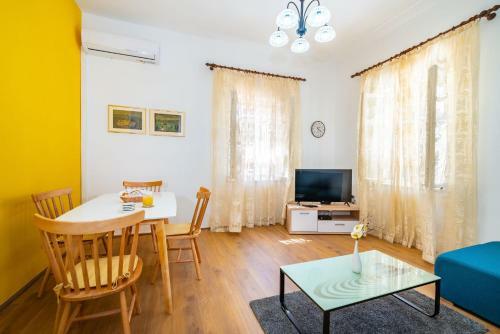 History Apartments Center