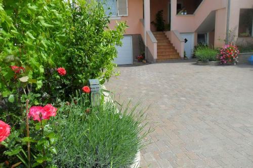 Apartments Marinka-with Backyard